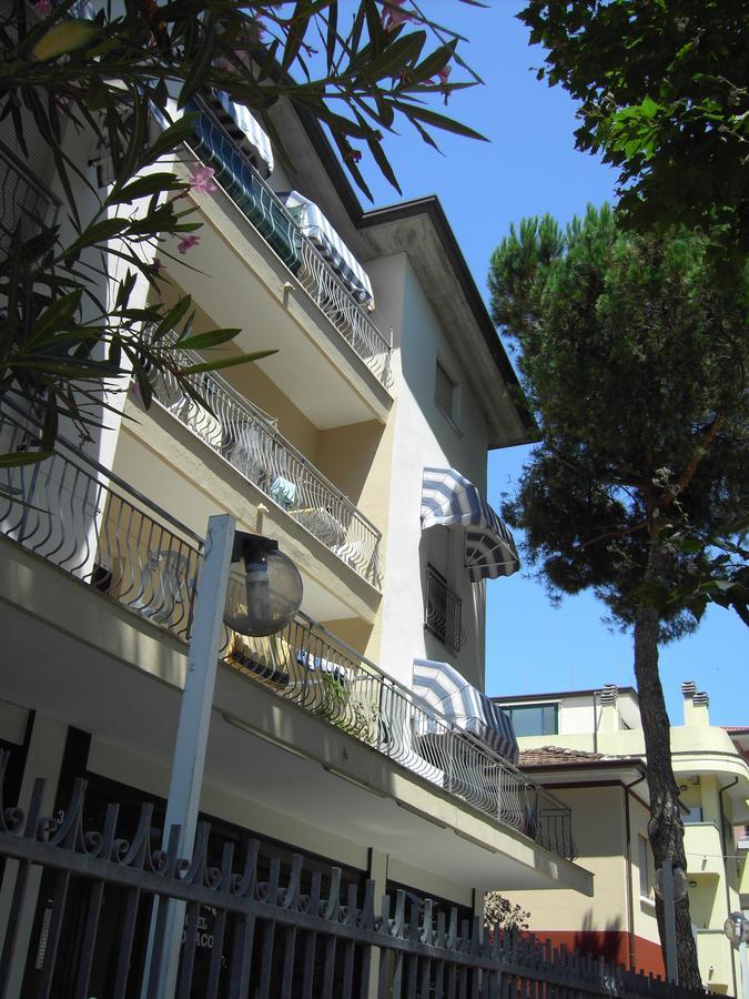 Residence Monaco Appartamenti Ріміні Екстер'єр фото