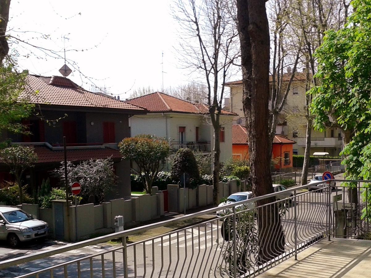 Residence Monaco Appartamenti Ріміні Екстер'єр фото